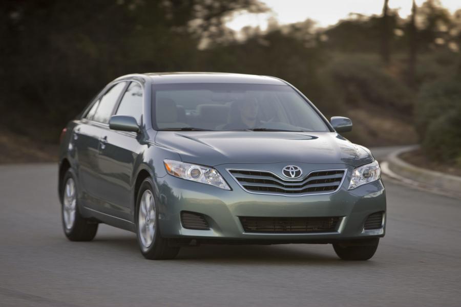  Toyota Camry LE 2010 года  (фото 14 из 20)